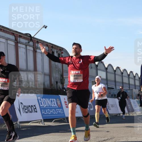 03.10.2025 - Köhlbrandbrückenlauf Luisa Fischer http://msf.ph/oto/9035857 03.10.2025 13:21:04 Ziel 4680, 4749, 5006, 5084, 5130, 5156, 5169, 5265, 5363, 5377, 5501, 5618, 6282, 6296, 6645, 6646, 6648, 6650, 6756, 6780 meine-sportfotos.de