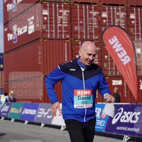 03.10.2025 - Köhlbrandbrückenlauf Michael Burmester http://msf.ph/oto/9035861 03.10.2025 10:52:23 Ziel  meine-sportfotos.de