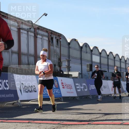 03.10.2025 - Köhlbrandbrückenlauf Luisa Fischer http://msf.ph/oto/9035865 03.10.2025 13:21:05 Ziel 4393, 4680, 4749, 5006, 5130, 5156, 5169, 5265, 5363, 5377, 5501, 5618, 5746, 5878, 5882, 6282, 6296, 6645, 6646, 6648, 6650, 6756, 6780 meine-sportfotos.de