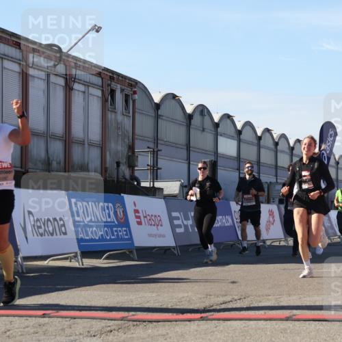 03.10.2025 - Köhlbrandbrückenlauf Luisa Fischer http://msf.ph/oto/9035870 03.10.2025 13:21:06 Ziel 4393, 4680, 4749, 5130, 5156, 5169, 5265, 5363, 5377, 5501, 5618, 5746, 5878, 5882, 5883, 6282, 6296, 6645, 6646, 6648, 6650, 6756, 6780 meine-sportfotos.de