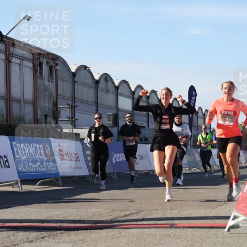 03.10.2025 - Köhlbrandbrückenlauf Luisa Fischer http://msf.ph/oto/9035873 03.10.2025 13:21:06 Ziel 4393, 4680, 4749, 5130, 5156, 5169, 5265, 5363, 5377, 5501, 5618, 5746, 5878, 5882, 5883, 6282, 6296, 6645, 6646, 6648, 6650, 6756, 6780 meine-sportfotos.de