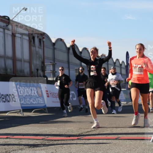 03.10.2025 - Köhlbrandbrückenlauf Luisa Fischer http://msf.ph/oto/9035874 03.10.2025 13:21:06 Ziel 4393, 4680, 4749, 5130, 5156, 5169, 5265, 5363, 5377, 5501, 5618, 5746, 5878, 5882, 5883, 6282, 6296, 6645, 6646, 6648, 6650, 6756, 6780 meine-sportfotos.de
