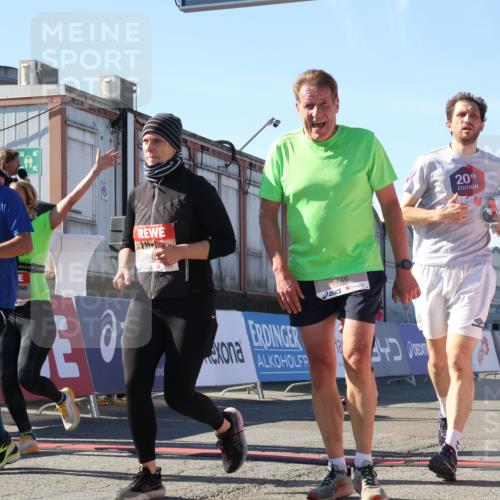 03.10.2025 - Köhlbrandbrückenlauf Luisa Fischer http://msf.ph/oto/9035881 03.10.2025 13:21:13 Ziel 4363, 4393, 4601, 4680, 4749, 4846, 5265, 5363, 5450, 5618, 5746, 5873, 5878, 5882, 5883, 6262, 6282, 6602, 6756 meine-sportfotos.de