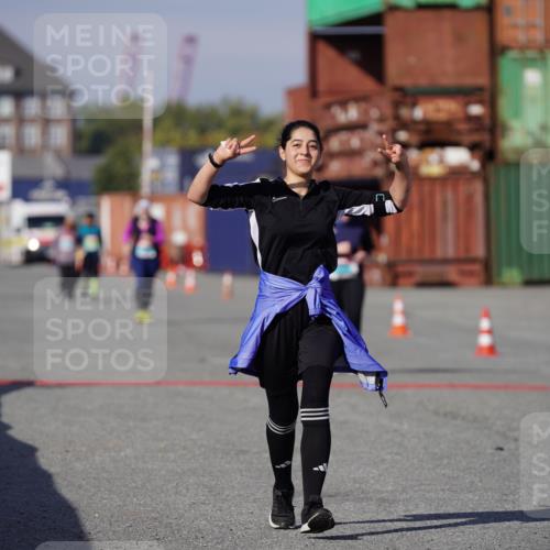 03.10.2025 - Köhlbrandbrückenlauf Michael Burmester http://msf.ph/oto/9035883 03.10.2025 10:52:53 Ziel  meine-sportfotos.de