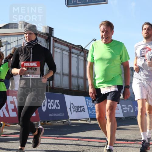 03.10.2025 - Köhlbrandbrückenlauf Luisa Fischer http://msf.ph/oto/9035885 03.10.2025 13:21:13 Ziel 4363, 4393, 4601, 4680, 4749, 4846, 5265, 5363, 5450, 5618, 5746, 5873, 5878, 5882, 5883, 6262, 6282, 6602, 6756 meine-sportfotos.de