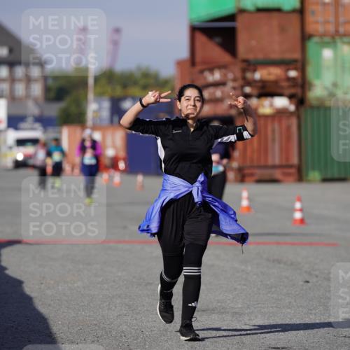 03.10.2025 - Köhlbrandbrückenlauf Michael Burmester http://msf.ph/oto/9035886 03.10.2025 10:52:53 Ziel  meine-sportfotos.de
