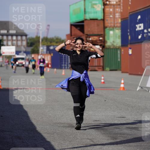 03.10.2025 - Köhlbrandbrückenlauf Michael Burmester http://msf.ph/oto/9035898 03.10.2025 10:52:54 Ziel  meine-sportfotos.de