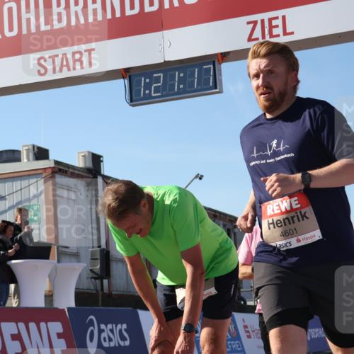 03.10.2025 - Köhlbrandbrückenlauf Luisa Fischer http://msf.ph/oto/9035903 03.10.2025 13:21:16 Ziel 4363, 4379, 4393, 4601, 4749, 4838, 4846, 5265, 5450, 5618, 5746, 5873, 5878, 5882, 5883, 6262, 6282, 6602, 6756 meine-sportfotos.de
