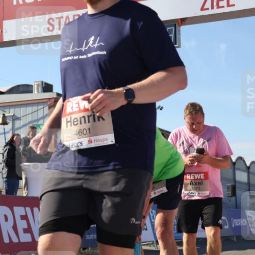03.10.2025 - Köhlbrandbrückenlauf Luisa Fischer http://msf.ph/oto/9035907 03.10.2025 13:21:17 Ziel 4363, 4379, 4393, 4601, 4749, 4838, 4846, 5265, 5450, 5618, 5746, 5873, 5878, 5882, 5883, 6262, 6602, 6675, 6676, 6679, 6756 meine-sportfotos.de
