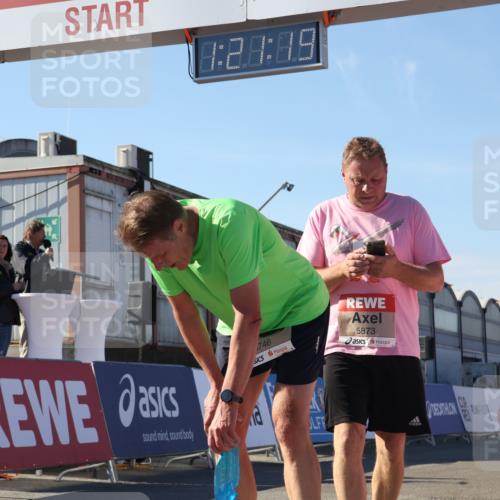 03.10.2025 - Köhlbrandbrückenlauf Luisa Fischer http://msf.ph/oto/9035910 03.10.2025 13:21:17 Ziel 4363, 4379, 4393, 4601, 4749, 4838, 4846, 5265, 5450, 5618, 5746, 5873, 5878, 5882, 5883, 6262, 6602, 6675, 6676, 6679, 6756 meine-sportfotos.de