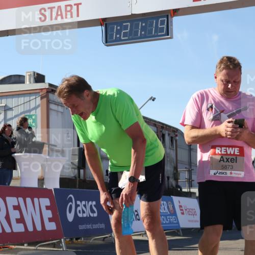 03.10.2025 - Köhlbrandbrückenlauf Luisa Fischer http://msf.ph/oto/9035915 03.10.2025 13:21:18 Ziel 4363, 4379, 4393, 4601, 4749, 4838, 4846, 5265, 5450, 5618, 5725, 5746, 5873, 5878, 5882, 5883, 6262, 6602, 6675, 6676, 6679, 6756 meine-sportfotos.de