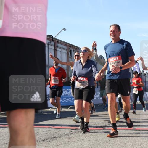 03.10.2025 - Köhlbrandbrückenlauf Luisa Fischer http://msf.ph/oto/9035938 03.10.2025 13:21:22 Ziel 4363, 4379, 4601, 4838, 4846, 4917, 5450, 5483, 5506, 5725, 5873, 5883, 6040, 6221, 6262, 6602, 6675, 6676, 6679, 6802 meine-sportfotos.de