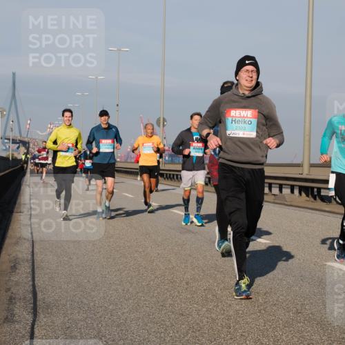 03.10.2025 - Köhlbrandbrückenlauf Fabian Wolf http://msf.ph/oto/9035939 03.10.2025 09:50:36 Position 3 2323 meine-sportfotos.de