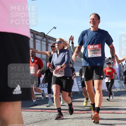 03.10.2025 - Köhlbrandbrückenlauf Luisa Fischer http://msf.ph/oto/9035940 03.10.2025 13:21:22 Ziel 4363, 4379, 4601, 4838, 4846, 4917, 5450, 5483, 5506, 5725, 5873, 5883, 6040, 6221, 6262, 6602, 6675, 6676, 6679, 6802 meine-sportfotos.de