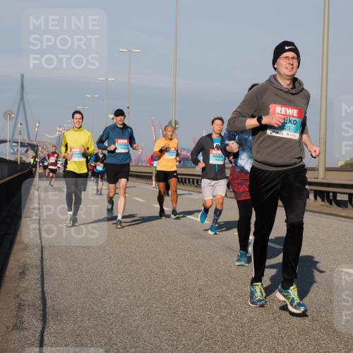 03.10.2025 - Köhlbrandbrückenlauf Fabian Wolf http://msf.ph/oto/9035942 03.10.2025 09:50:36 Position 3 823 meine-sportfotos.de