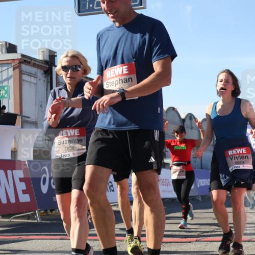 03.10.2025 - Köhlbrandbrückenlauf Luisa Fischer http://msf.ph/oto/9035949 03.10.2025 13:21:24 Ziel 4363, 4379, 4601, 4838, 4917, 5483, 5506, 5725, 5871, 5873, 6040, 6221, 6675, 6676, 6679, 6802 meine-sportfotos.de