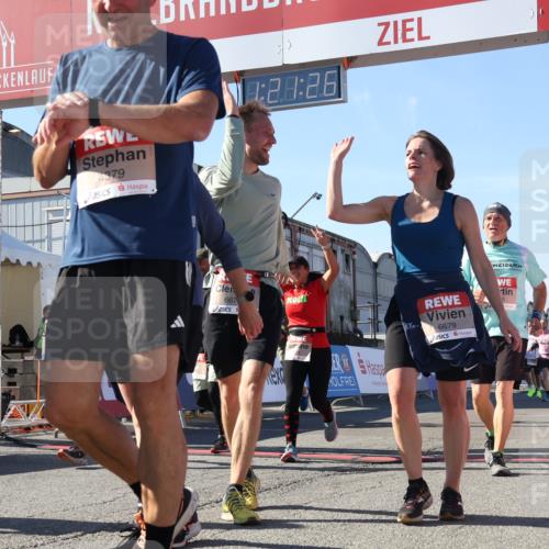 03.10.2025 - Köhlbrandbrückenlauf Luisa Fischer http://msf.ph/oto/9035956 03.10.2025 13:21:25 Ziel 4363, 4379, 4601, 4838, 4917, 5149, 5483, 5506, 5725, 5871, 5873, 6040, 6221, 6675, 6676, 6679, 6802 meine-sportfotos.de