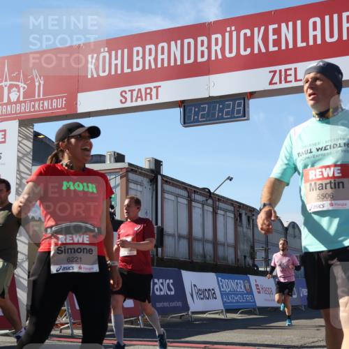 03.10.2025 - Köhlbrandbrückenlauf Luisa Fischer http://msf.ph/oto/9035973 03.10.2025 13:21:27 Ziel 4367, 4379, 4838, 4917, 5149, 5483, 5506, 5725, 5871, 6040, 6132, 6186, 6221, 6675, 6676, 6679, 6802 meine-sportfotos.de