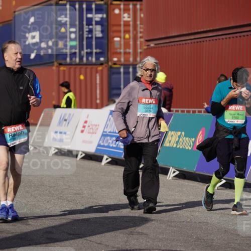 03.10.2025 - Köhlbrandbrückenlauf Michael Burmester http://msf.ph/oto/9035992 03.10.2025 10:53:25 Ziel 2611, 3774 meine-sportfotos.de
