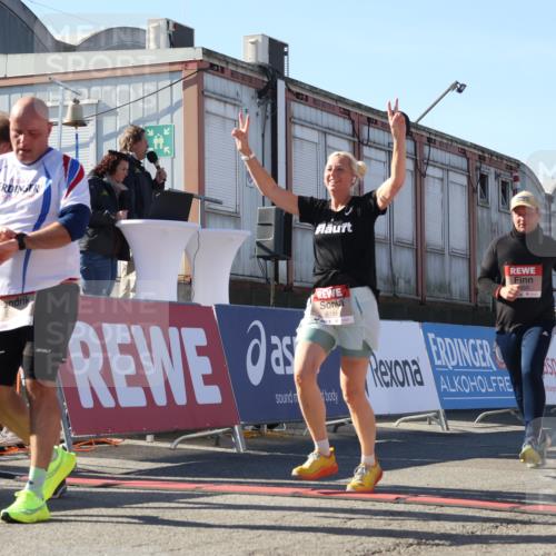 03.10.2025 - Köhlbrandbrückenlauf Luisa Fischer http://msf.ph/oto/9035994 03.10.2025 13:21:32 Ziel 4367, 4379, 4838, 4913, 4917, 5149, 5458, 5483, 5506, 5725, 5871, 6040, 6132, 6186, 6221, 6675, 6676, 6679, 6802 meine-sportfotos.de