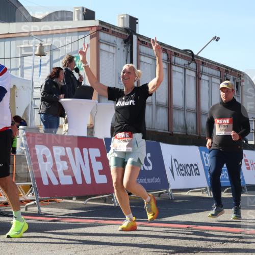 03.10.2025 - Köhlbrandbrückenlauf Luisa Fischer http://msf.ph/oto/9035996 03.10.2025 13:21:33 Ziel 4367, 4913, 4917, 5149, 5458, 5483, 5506, 5725, 5871, 6040, 6132, 6186, 6221, 6675, 6676, 6679, 6802 meine-sportfotos.de