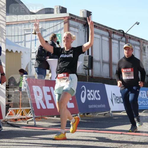 03.10.2025 - Köhlbrandbrückenlauf Luisa Fischer http://msf.ph/oto/9035999 03.10.2025 13:21:33 Ziel 4367, 4913, 4917, 5149, 5458, 5483, 5506, 5725, 5871, 6040, 6132, 6186, 6221, 6675, 6676, 6679, 6802 meine-sportfotos.de