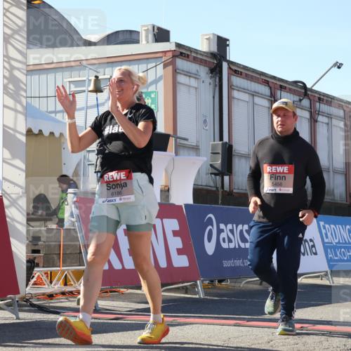 03.10.2025 - Köhlbrandbrückenlauf Luisa Fischer http://msf.ph/oto/9036000 03.10.2025 13:21:33 Ziel 4367, 4913, 4917, 5149, 5458, 5483, 5506, 5725, 5871, 6040, 6132, 6186, 6221, 6675, 6676, 6679, 6802 meine-sportfotos.de
