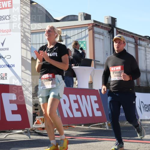 03.10.2025 - Köhlbrandbrückenlauf Luisa Fischer http://msf.ph/oto/9036003 03.10.2025 13:21:34 Ziel 4367, 4519, 4913, 4917, 5149, 5458, 5483, 5506, 5725, 5871, 6040, 6132, 6186, 6221, 6802 meine-sportfotos.de