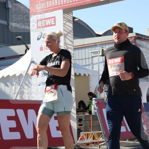 03.10.2025 - Köhlbrandbrückenlauf Luisa Fischer http://msf.ph/oto/9036007 03.10.2025 13:21:34 Ziel 4367, 4519, 4913, 4917, 5149, 5458, 5483, 5506, 5725, 5871, 6040, 6132, 6186, 6221, 6802 meine-sportfotos.de