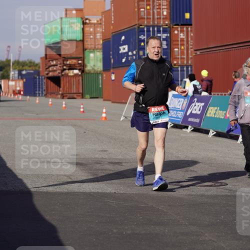 03.10.2025 - Köhlbrandbrückenlauf Michael Burmester http://msf.ph/oto/9036008 03.10.2025 10:53:27 Ziel 2611, 3774 meine-sportfotos.de