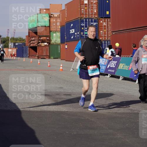 03.10.2025 - Köhlbrandbrückenlauf Michael Burmester http://msf.ph/oto/9036012 03.10.2025 10:53:27 Ziel 2611, 3774 meine-sportfotos.de