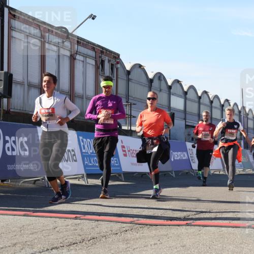 03.10.2025 - Köhlbrandbrückenlauf Luisa Fischer http://msf.ph/oto/9036014 03.10.2025 13:21:39 Ziel 4367, 4519, 4913, 4979, 5149, 5345, 5458, 5871, 5894, 5895, 5901, 6132, 6186, 6662 meine-sportfotos.de