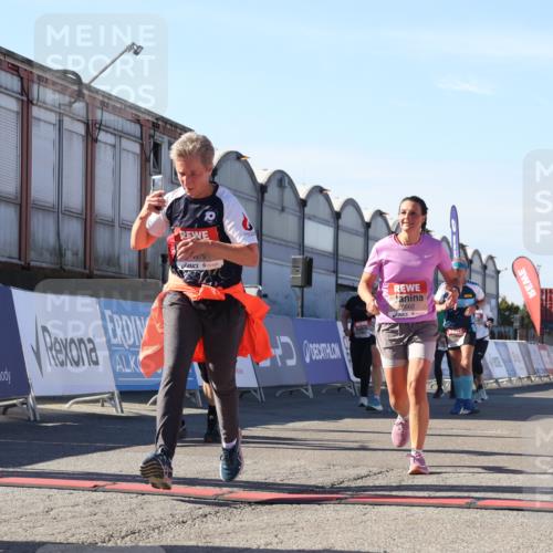 03.10.2025 - Köhlbrandbrückenlauf Luisa Fischer http://msf.ph/oto/9036019 03.10.2025 13:21:41 Ziel 4064, 4067, 4139, 4367, 4519, 4913, 4979, 5149, 5329, 5345, 5458, 5894, 5895, 5901, 5981, 6132, 6186, 6662 meine-sportfotos.de