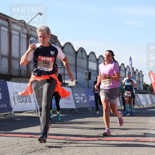 03.10.2025 - Köhlbrandbrückenlauf Luisa Fischer http://msf.ph/oto/9036021 03.10.2025 13:21:42 Ziel 4064, 4067, 4139, 4367, 4519, 4843, 4913, 4979, 5329, 5345, 5458, 5894, 5895, 5901, 5981, 6132, 6186, 6662 meine-sportfotos.de