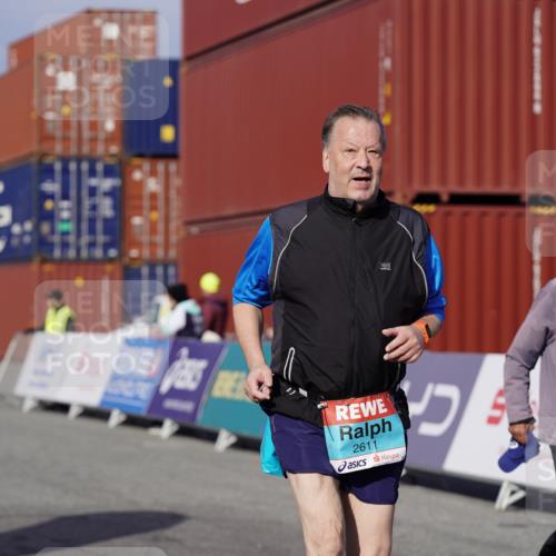 03.10.2025 - Köhlbrandbrückenlauf Michael Burmester http://msf.ph/oto/9036022 03.10.2025 10:53:29 Ziel  meine-sportfotos.de