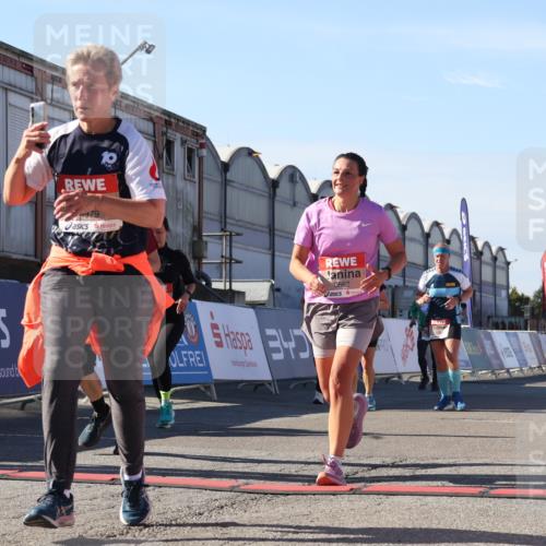 03.10.2025 - Köhlbrandbrückenlauf Luisa Fischer http://msf.ph/oto/9036024 03.10.2025 13:21:42 Ziel 4064, 4067, 4139, 4367, 4519, 4843, 4913, 4979, 5329, 5345, 5458, 5894, 5895, 5901, 5981, 6132, 6186, 6662 meine-sportfotos.de