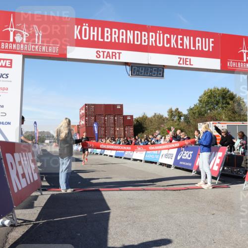 03.10.2025 - Köhlbrandbrückenlauf Lena Gebhardt http://msf.ph/oto/9036036 03.10.2025 12:41:53 Ziel 6099 meine-sportfotos.de