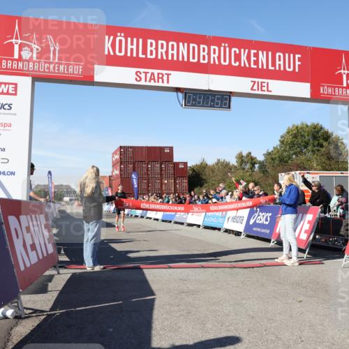 03.10.2025 - Köhlbrandbrückenlauf Lena Gebhardt http://msf.ph/oto/9036039 03.10.2025 12:41:53 Ziel 6099 meine-sportfotos.de