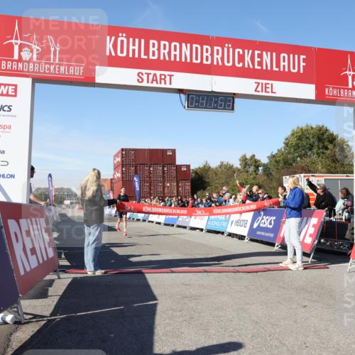 03.10.2025 - Köhlbrandbrückenlauf Lena Gebhardt http://msf.ph/oto/9036042 03.10.2025 12:41:53 Ziel 6099 meine-sportfotos.de