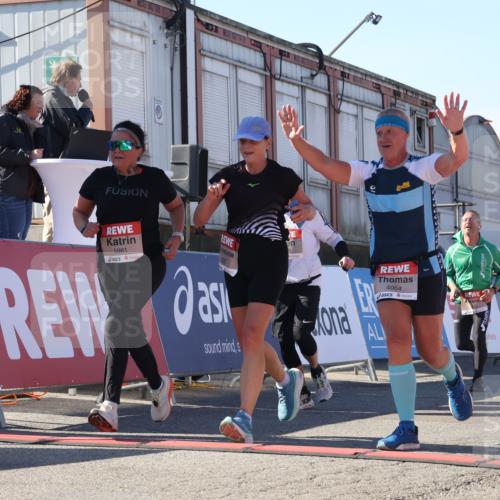 03.10.2025 - Köhlbrandbrückenlauf Luisa Fischer http://msf.ph/oto/9036050 03.10.2025 13:21:45 Ziel 4064, 4067, 4139, 4519, 4843, 4913, 4979, 5329, 5345, 5894, 5895, 5901, 5981, 6532, 6662 meine-sportfotos.de