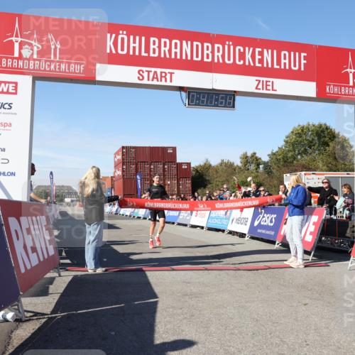 03.10.2025 - Köhlbrandbrückenlauf Lena Gebhardt http://msf.ph/oto/9036063 03.10.2025 12:41:54 Ziel 6099 meine-sportfotos.de