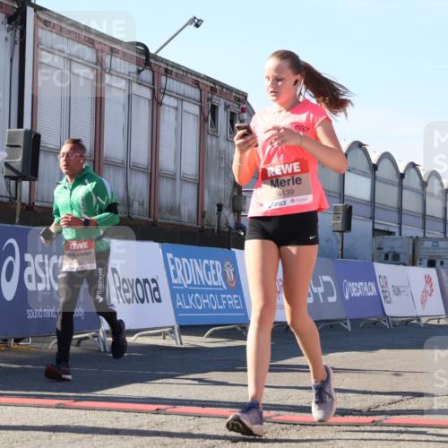 03.10.2025 - Köhlbrandbrückenlauf Luisa Fischer http://msf.ph/oto/9036064 03.10.2025 13:21:47 Ziel 4064, 4067, 4139, 4519, 4843, 4913, 4979, 5329, 5345, 5894, 5895, 5901, 5981, 6532, 6662 meine-sportfotos.de