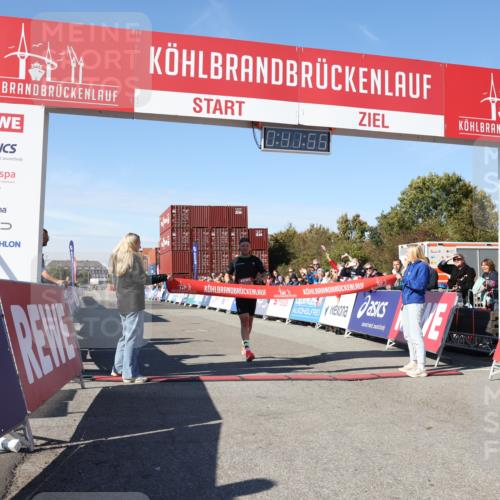 03.10.2025 - Köhlbrandbrückenlauf Lena Gebhardt http://msf.ph/oto/9036067 03.10.2025 12:41:55 Ziel 6099 meine-sportfotos.de