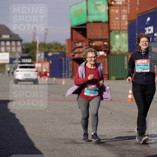 03.10.2025 - Köhlbrandbrückenlauf Michael Burmester http://msf.ph/oto/9036070 03.10.2025 10:53:50 Ziel 2653, 2691 meine-sportfotos.de