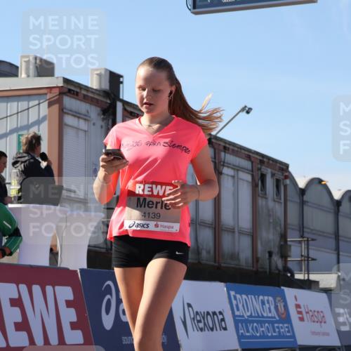 03.10.2025 - Köhlbrandbrückenlauf Luisa Fischer http://msf.ph/oto/9036073 03.10.2025 13:21:48 Ziel 4064, 4067, 4139, 4519, 4843, 4913, 4979, 5329, 5345, 5894, 5895, 5901, 5981, 6532, 6662 meine-sportfotos.de