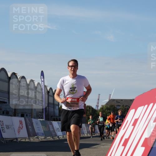 03.10.2025 - Köhlbrandbrückenlauf Luisa Fischer http://msf.ph/oto/9036074 03.10.2025 13:21:50 Ziel 4064, 4067, 4139, 4519, 4843, 4979, 5329, 5345, 5894, 5895, 5901, 5981, 6005, 6532, 6662 meine-sportfotos.de