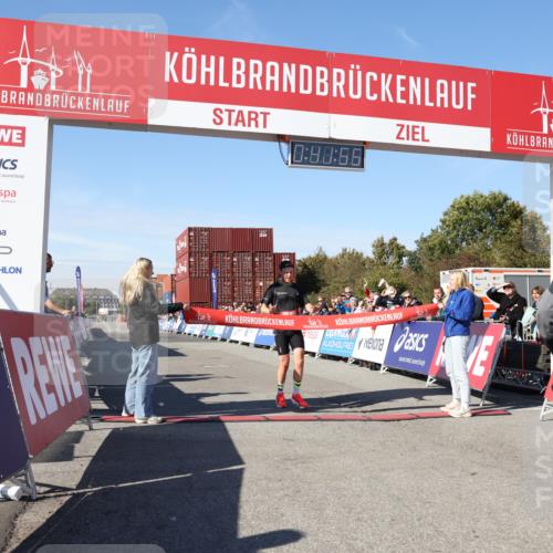 03.10.2025 - Köhlbrandbrückenlauf Lena Gebhardt http://msf.ph/oto/9036078 03.10.2025 12:41:55 Ziel 6099 meine-sportfotos.de