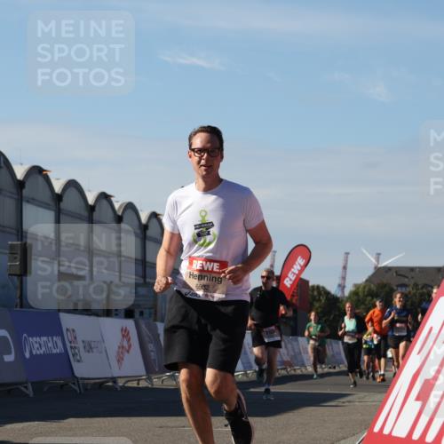 03.10.2025 - Köhlbrandbrückenlauf Luisa Fischer http://msf.ph/oto/9036081 03.10.2025 13:21:50 Ziel 4064, 4067, 4139, 4519, 4843, 4979, 5329, 5345, 5894, 5895, 5901, 5981, 6005, 6532, 6662 meine-sportfotos.de