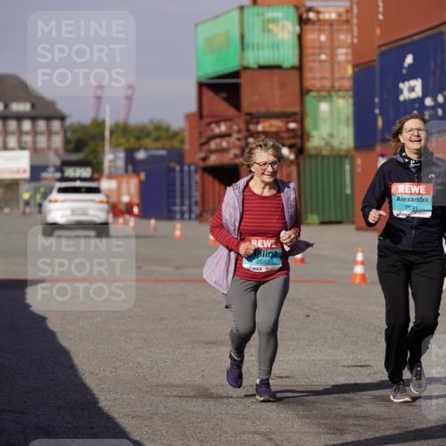 03.10.2025 - Köhlbrandbrückenlauf Michael Burmester http://msf.ph/oto/9036082 03.10.2025 10:53:50 Ziel 2653, 2691 meine-sportfotos.de