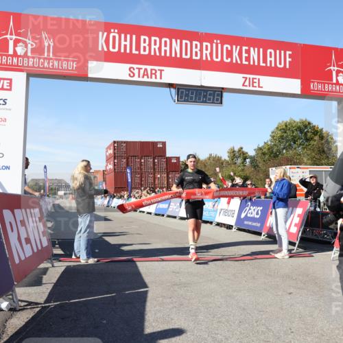03.10.2025 - Köhlbrandbrückenlauf Lena Gebhardt http://msf.ph/oto/9036083 03.10.2025 12:41:56 Ziel 6099 meine-sportfotos.de